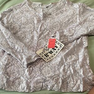 Feminine Lace Long-Sleeve Top - Light Lavender